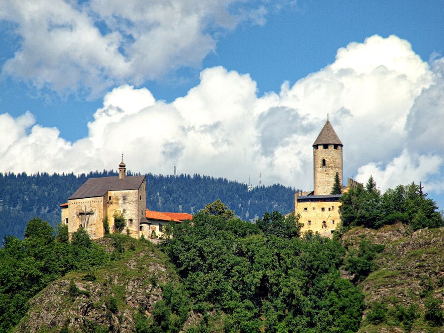 File:Campo di Trens Castle Sprechenstein.jpg