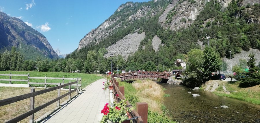 File:Antey-Saint-André 07 2022 abc7 area sportiva.jpg