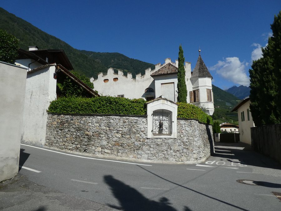 File:Cermes - Residenza Oberplattner.jpg