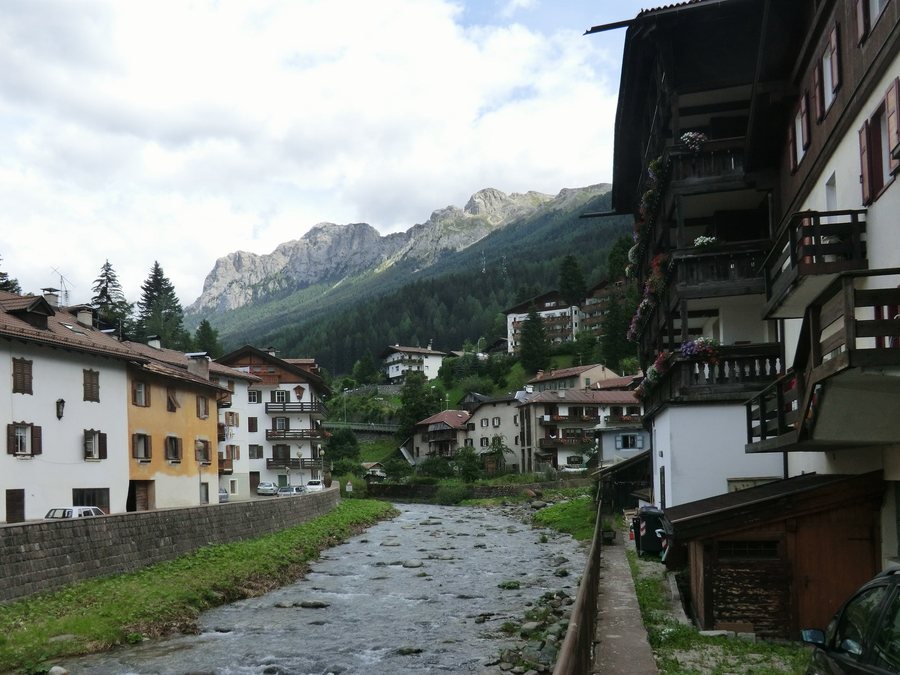 File:Moena 002.JPG