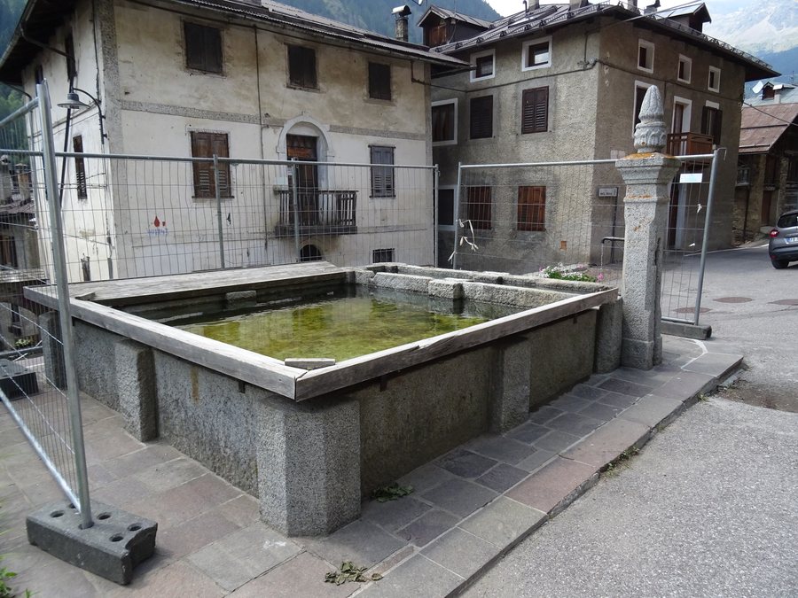 File:Celledizzo - Fontana 08.jpg
