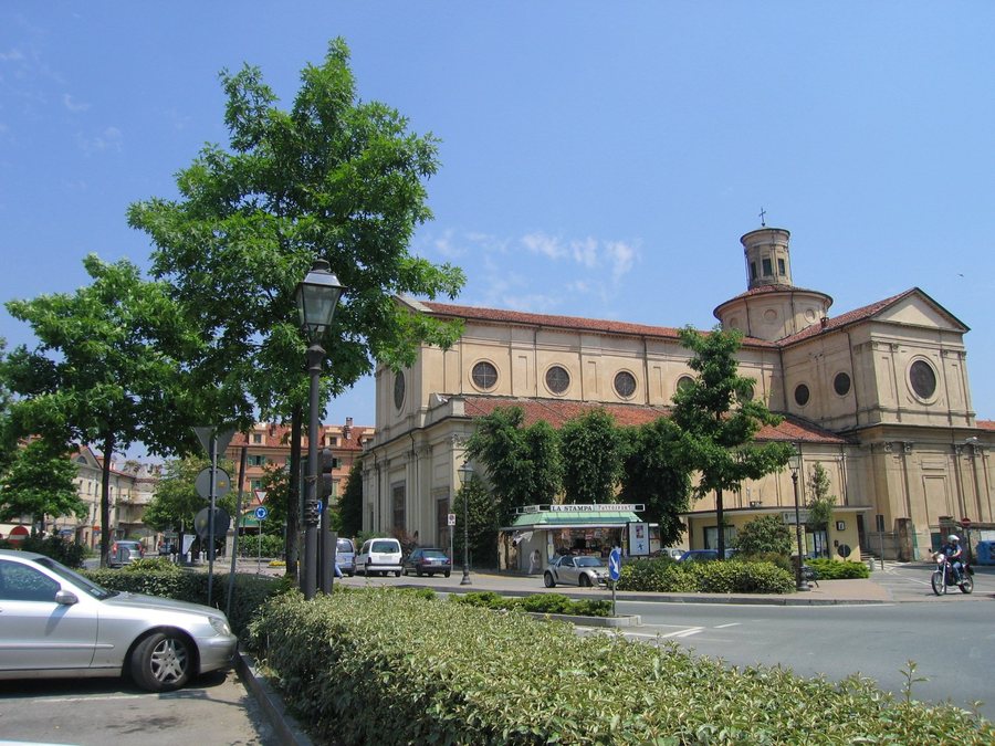 File:San Lorenzo Martire, church in Giaveno, Italy.jpg