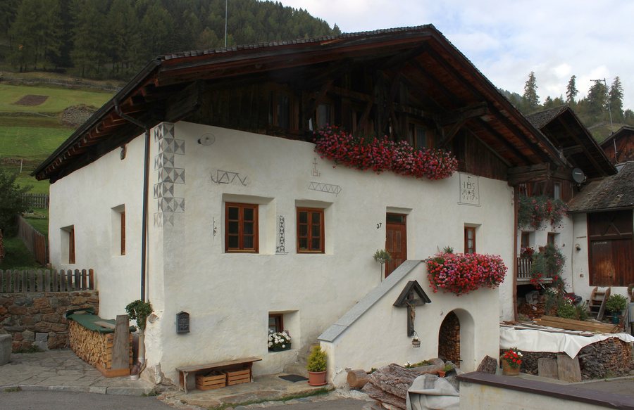 File:Graun Langtaufers Haus Nr 40 in Kapron.jpg
