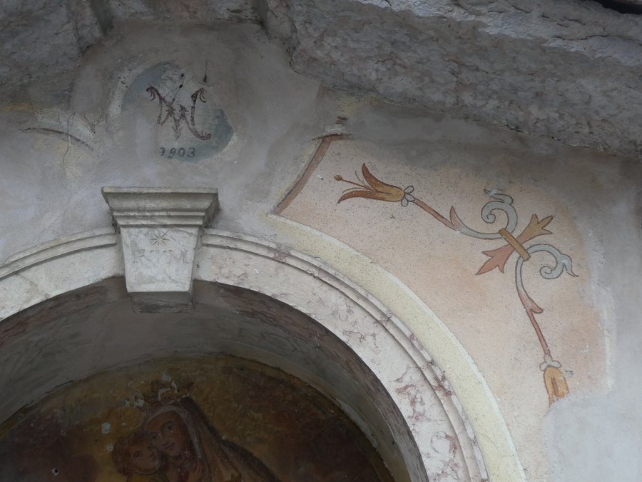 File:Campo Lomaso - Capitello votivo in via Prati - Affreschi 01.jpg