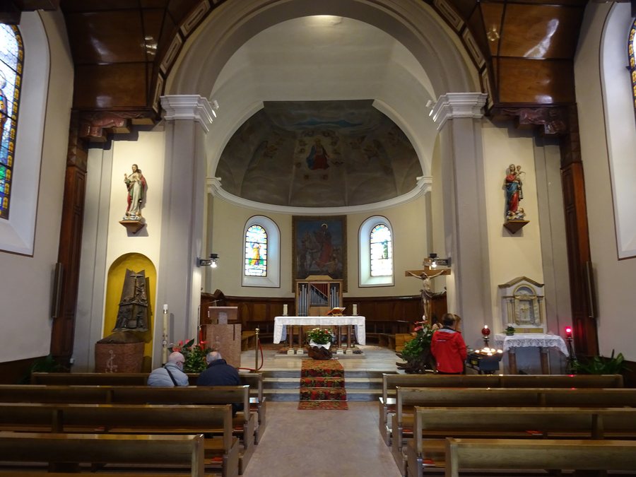File:San Martino di Castrozza, chiesa dei Santi Martino e Giuliano - Interno.jpg
