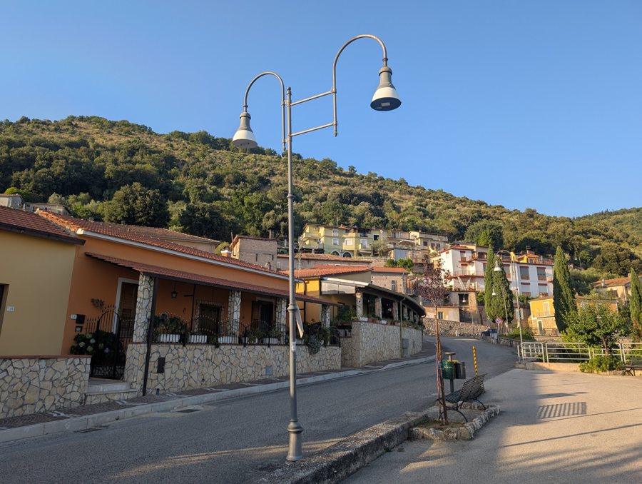 File:Via Roma, Villa Santa Lucia.jpg
